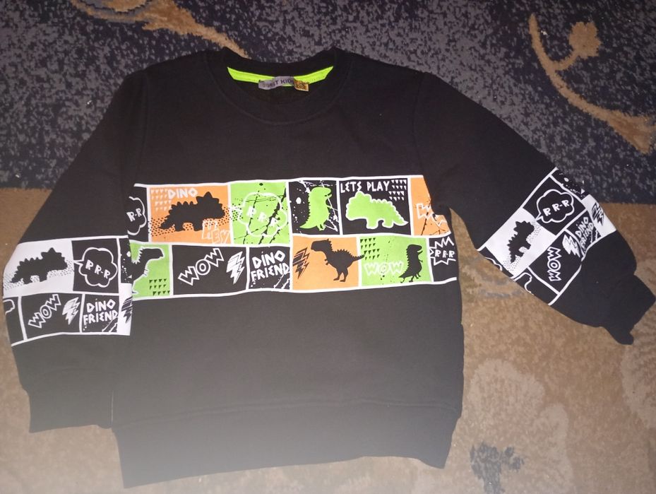 Продам теплу кофтинку в гарному стані