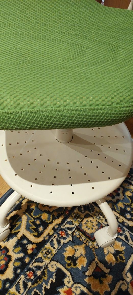 Rezerwacja Krzesło obrotowe dla dzieci Ikea Vimund zielony