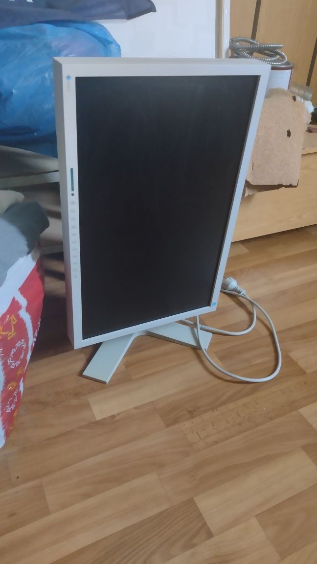 Монитор Eizo со встроенными динамиками