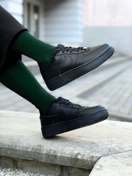 38 розмір Зимові кросівки Nike Air Force 1 - чорні.