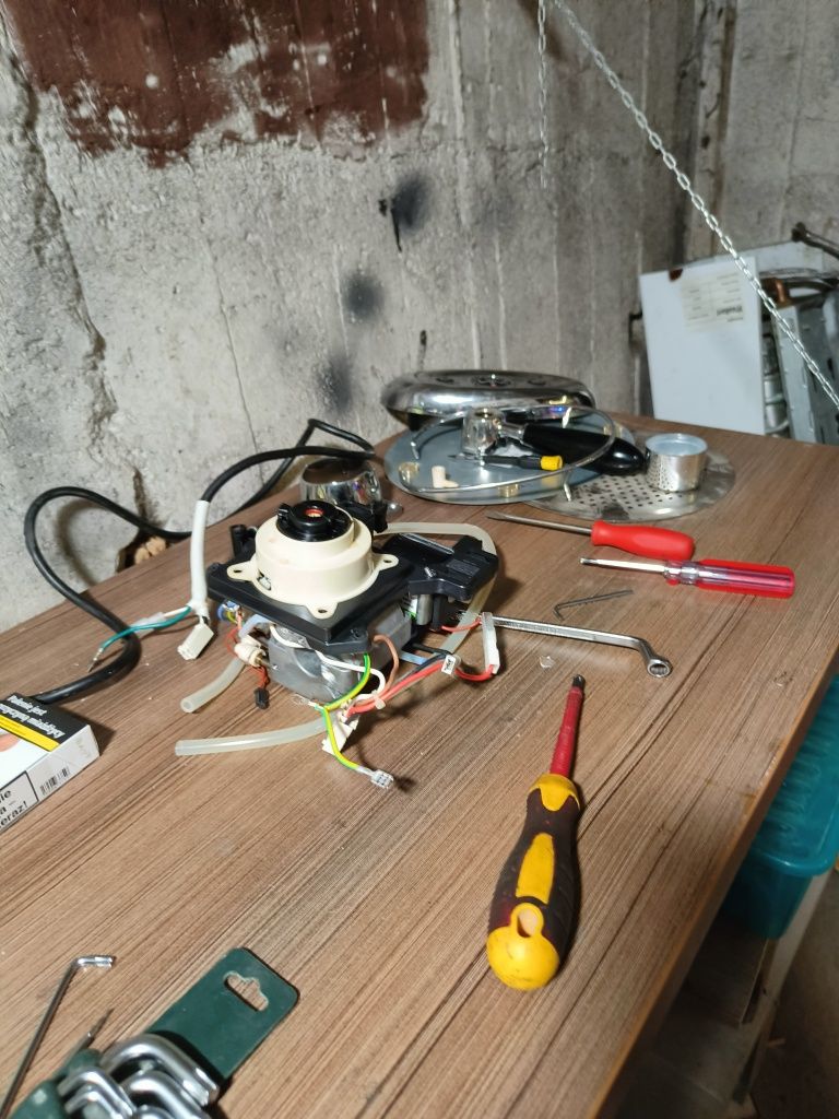 Illy ekspres do kawy części panel przedni całą pompa itp...