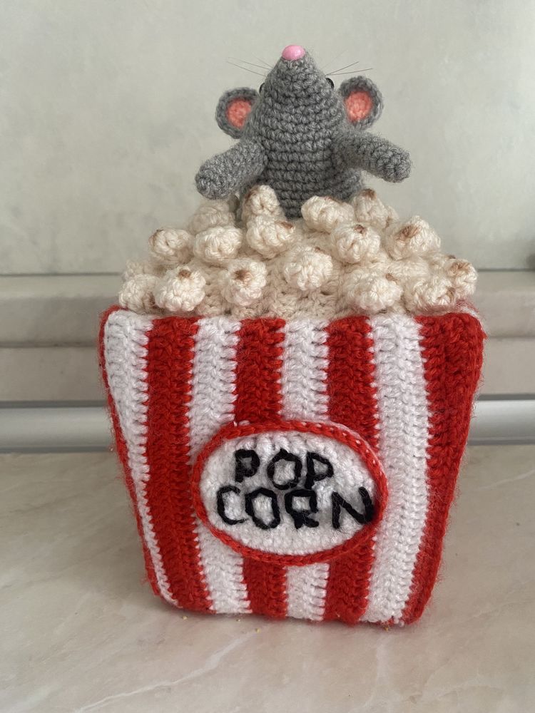 В’язана іграшка «pop corn”.