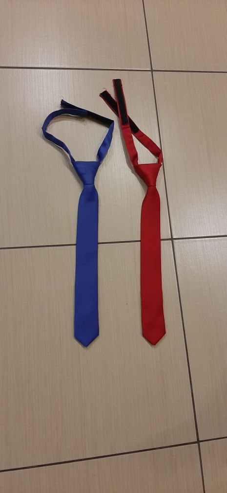 Super dwa krawaty dziecięce st.bdb
