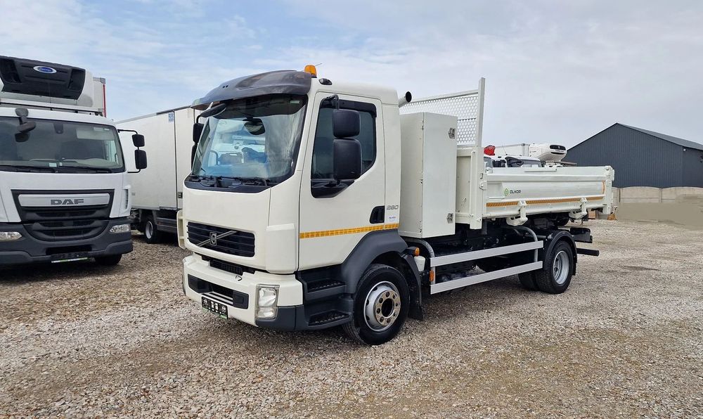 Volvo FL260  4x2 Kiper/ Wywrotka/ Klima/ Blokada /trzy osoby  super stan hydroburta , 2x Zaczep do przyczepy