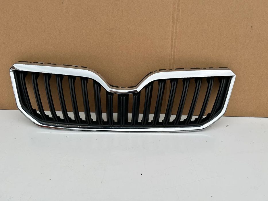 SKODA YETI 5L0853668 GRILL ATRAPA CHROM