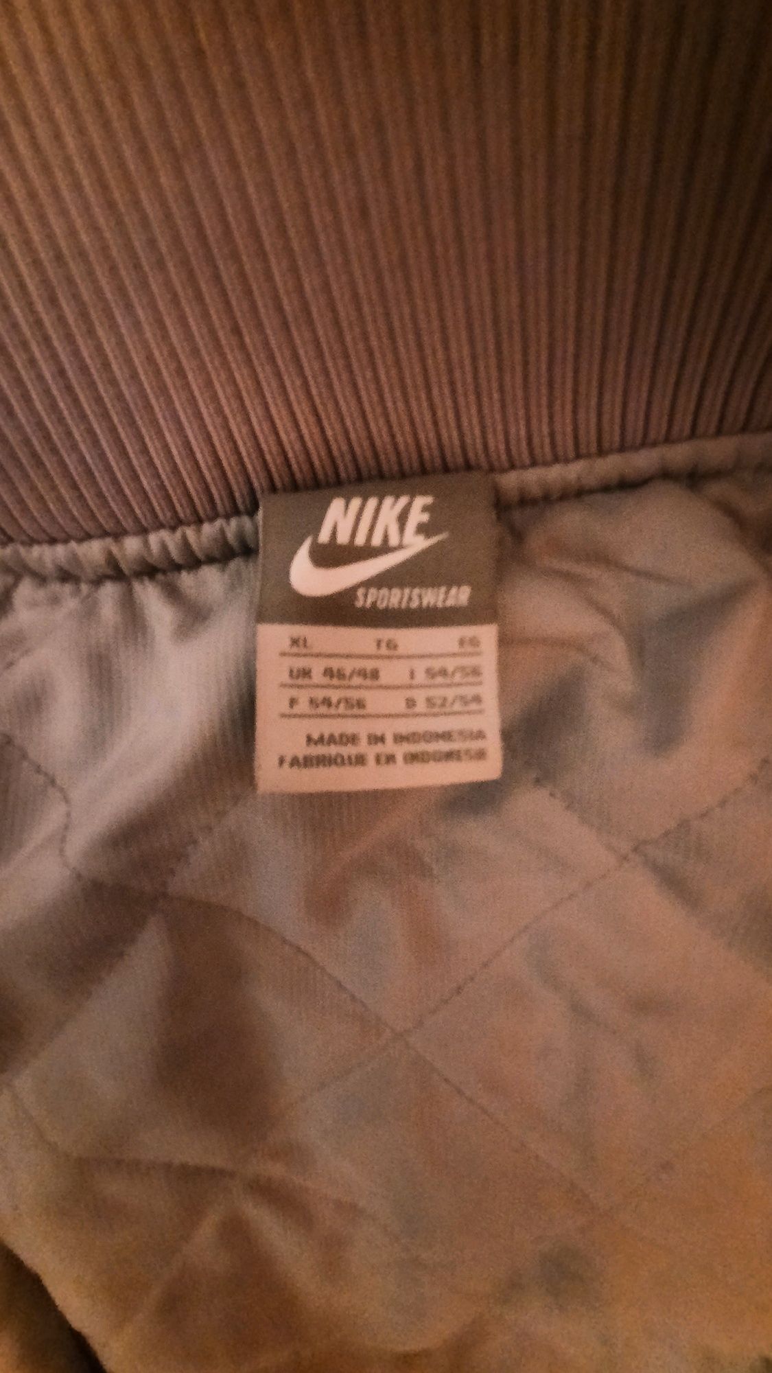 Vendo caso bomber usado marca Nike