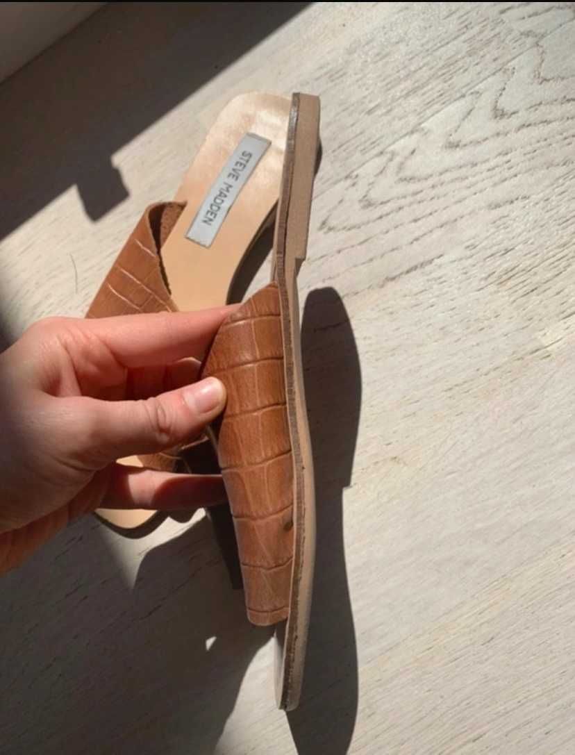 Klapki Steve Madden – Brązowa Skóra