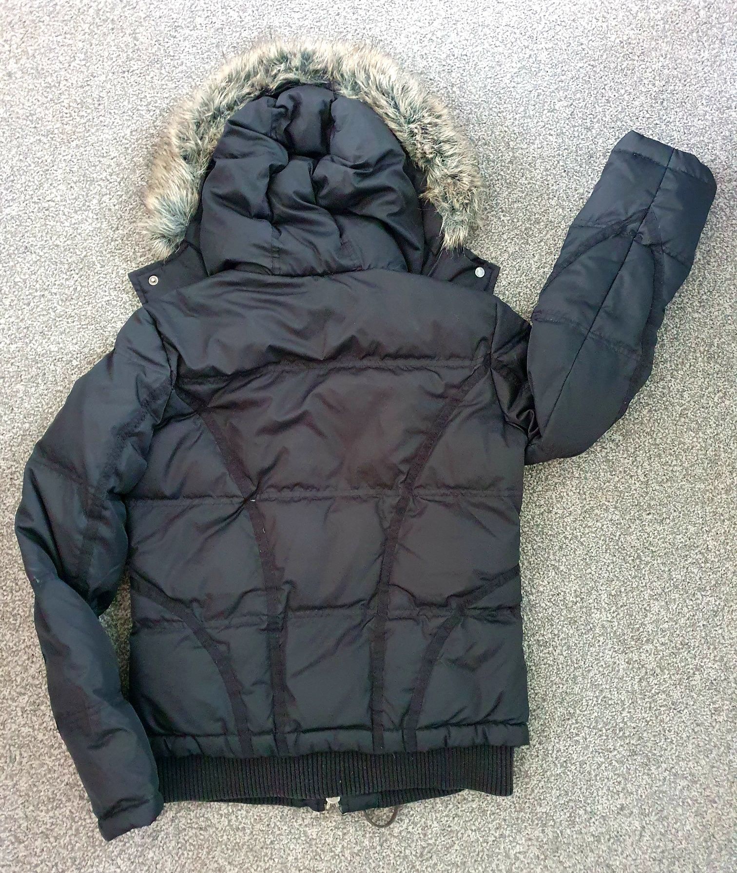 Czarna zimowa kurtka z kapturem Esprit 34 xs 36 s