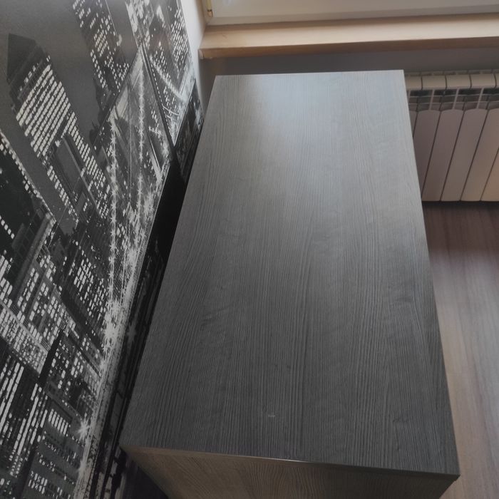 Biurko z trzema szufladami