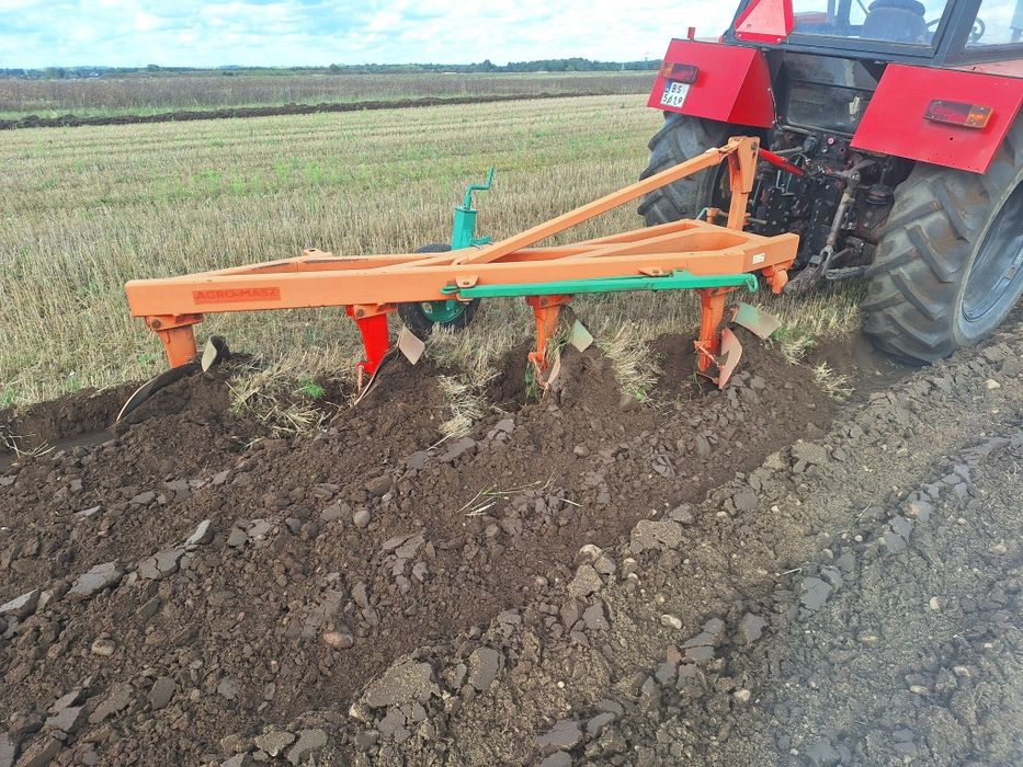 Pług Agro Masz czteroskibowy