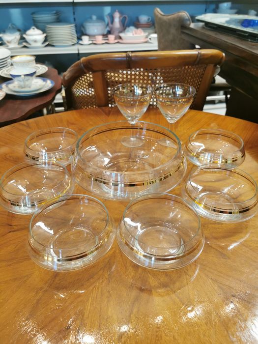 Zestaw PRL szklany  salaterki kieliszki miska z złotymi liniami