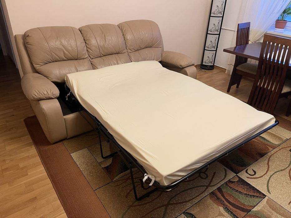 Sofa skórzana z funkcją spania w kolorze cappucino jak nowa