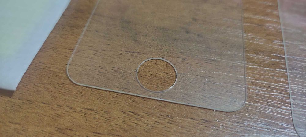 Продам защитные стекла на iPhone 4,4S, Meizu m5, Doogee n40pro