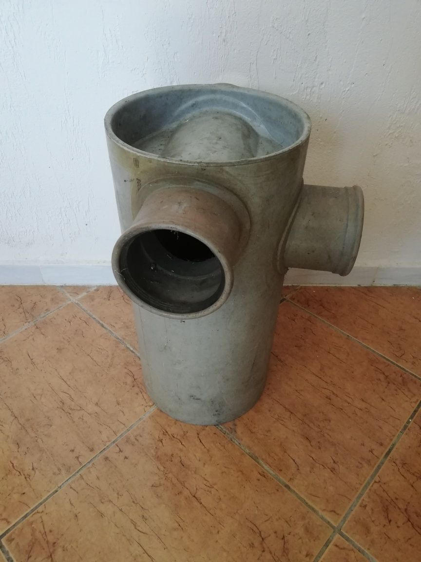 Trójnik kanalizacyjny 25cm boki 11cm uszkodzony jedno połaczenieki 11