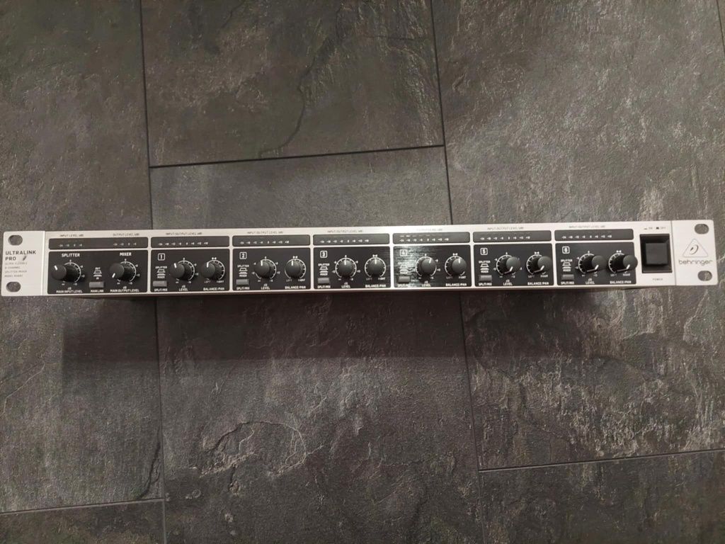 2x behringer nx3000d  plus behringer ultralink pro MX882 V2
