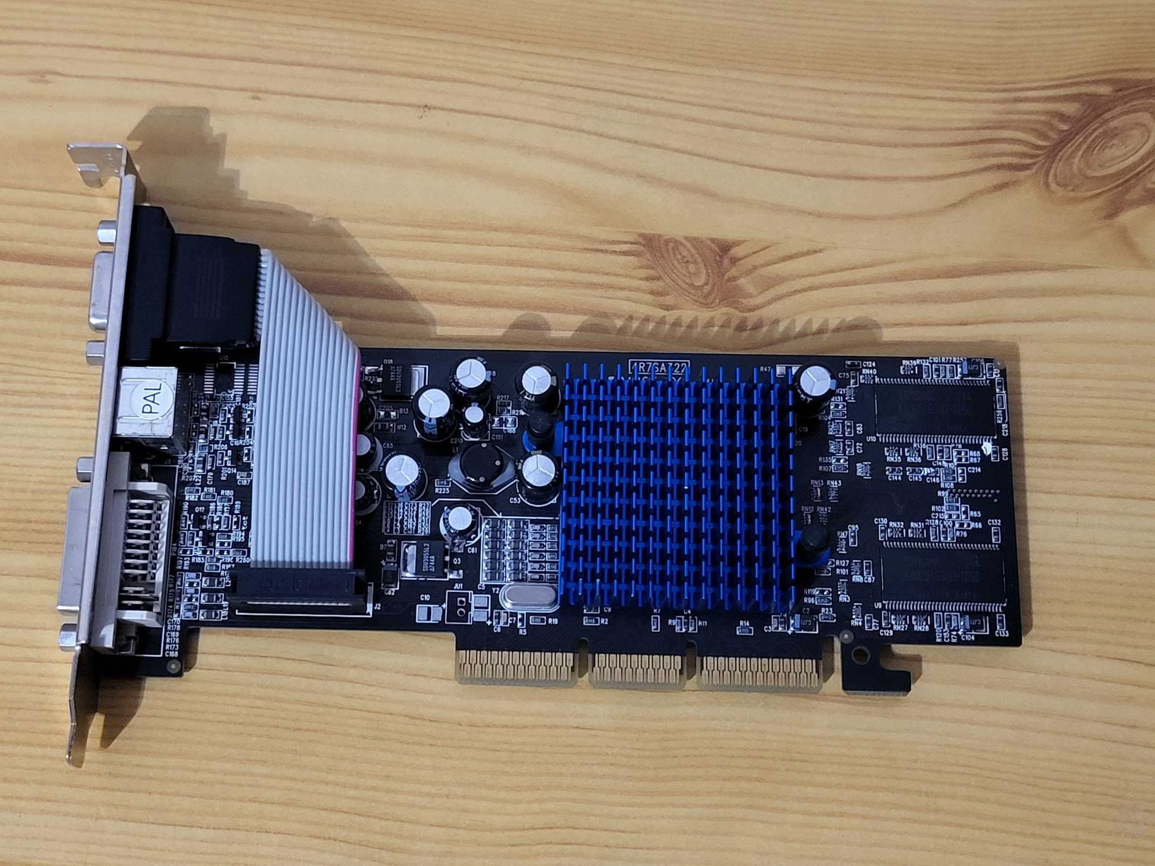 karta graficzna retro ATI Radeon 7500 LE 64 MB DVI VGA