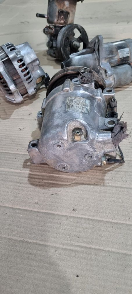 Компресор кондиціонера Subaru Forester 2.0 16V 1997-2002 73111FA132