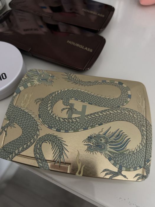 Hourglass dragon paleta paletka do konturowania twarzy smok ambient