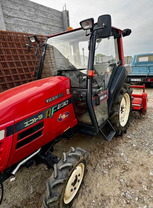 Traktorek ogrodowy rolniczy sadowniczy Yanmar z kabiną