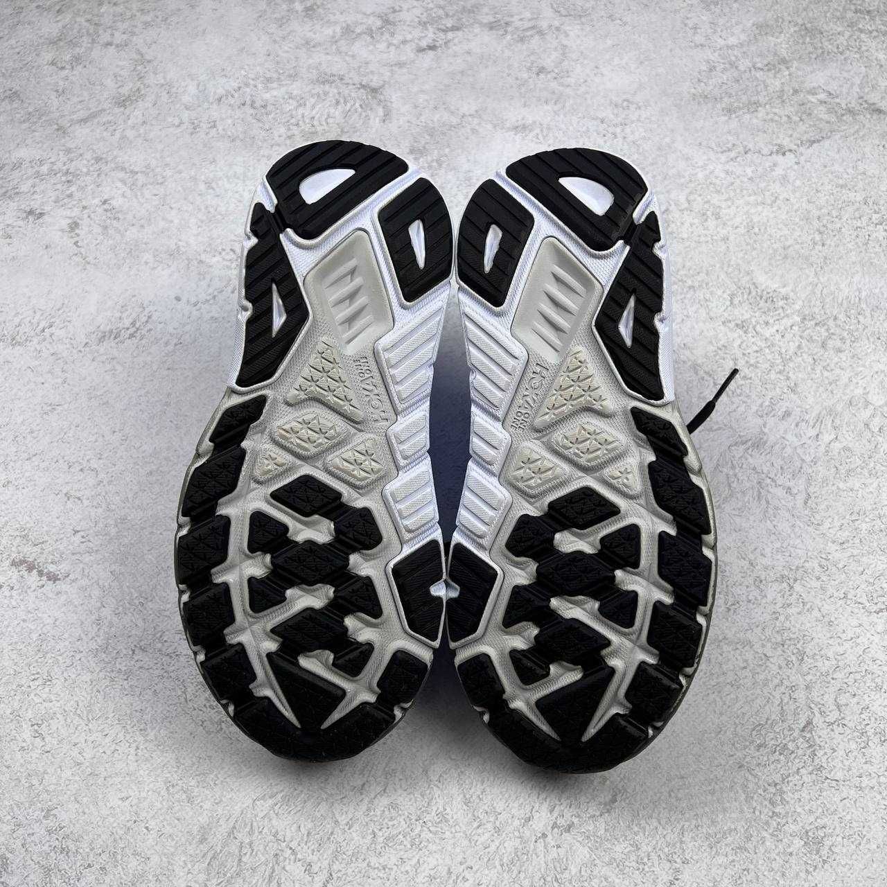 Кросівки Hoka Arahi 6 1123195 оригінал розмір 38