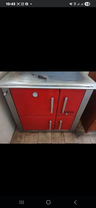 Fogao a lenha com pouco uso