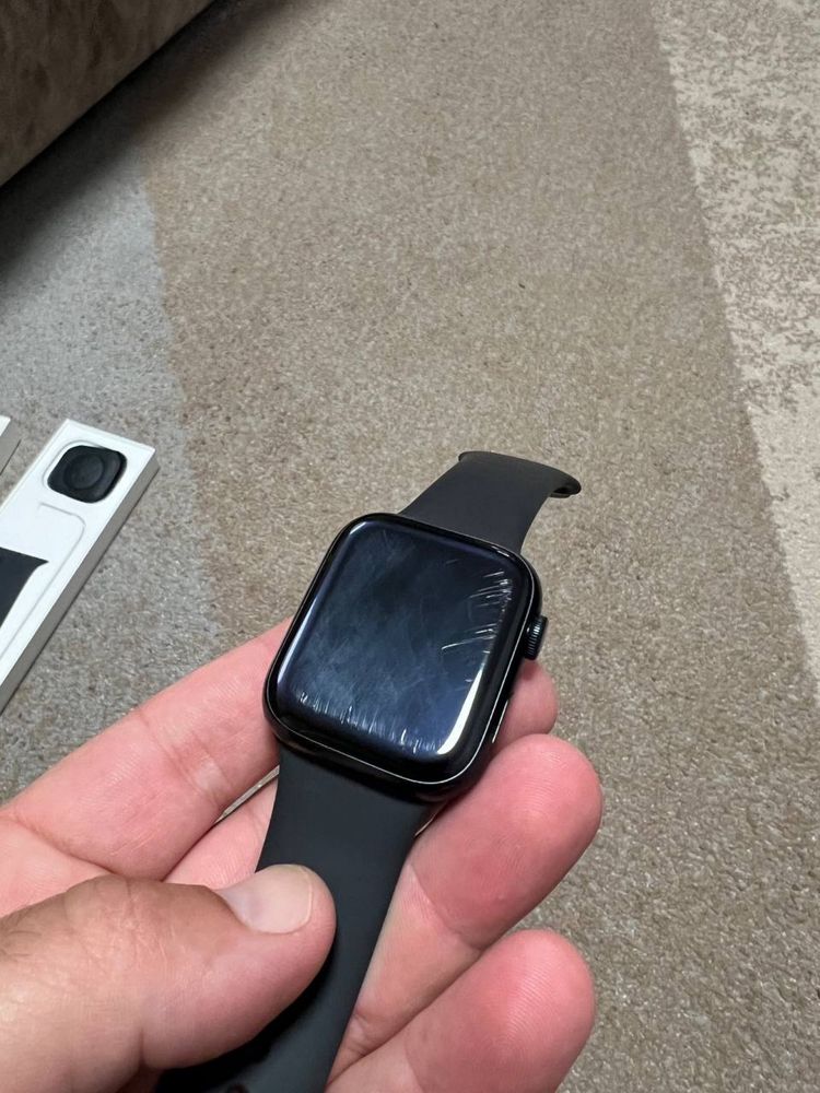 Apple Watch 7 45mm є царапинки, комплект