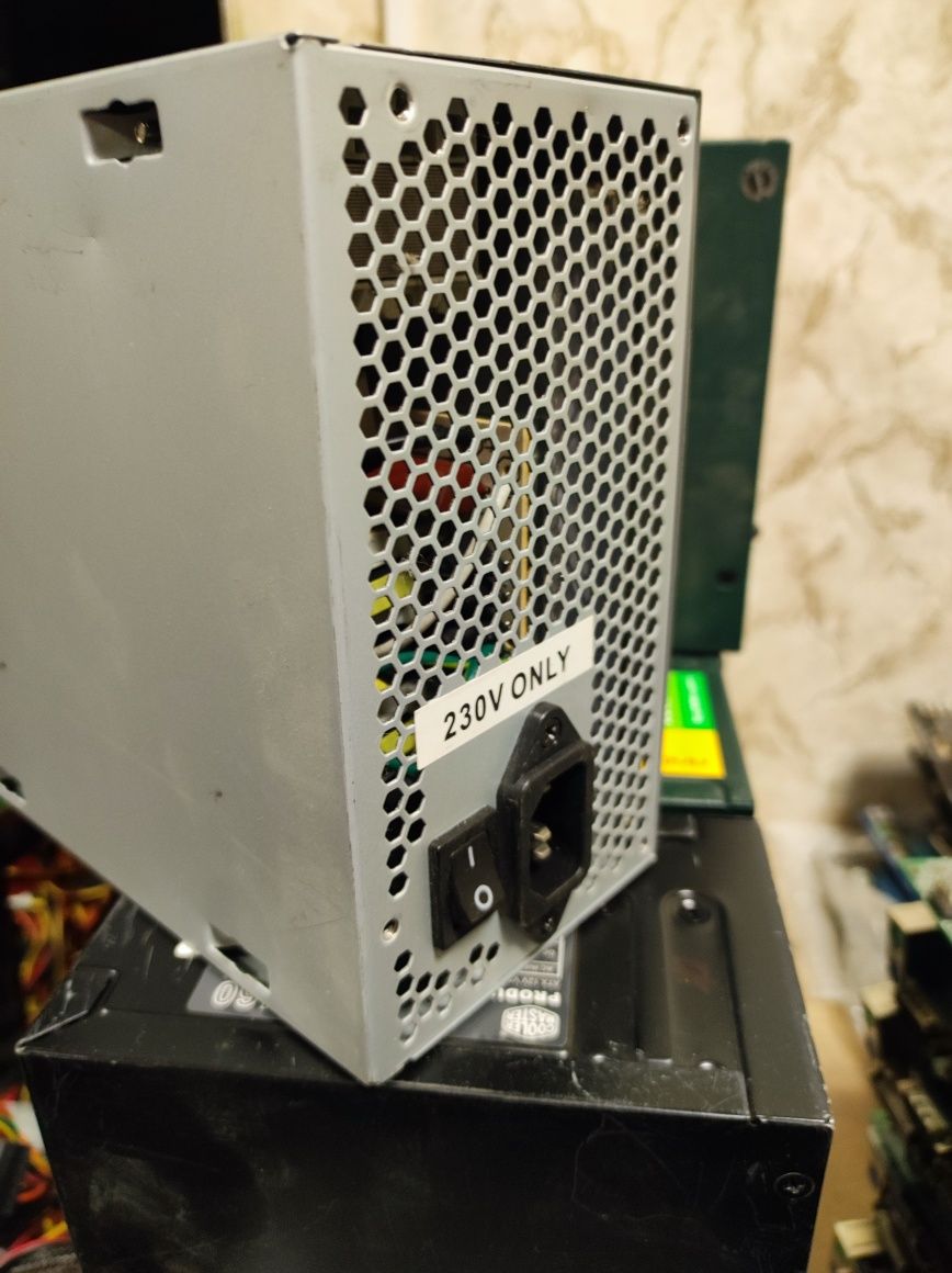 Блок живлення для ПК CoolerMaster RS-400-PSAP-I3 400Watt 6PIN GPU