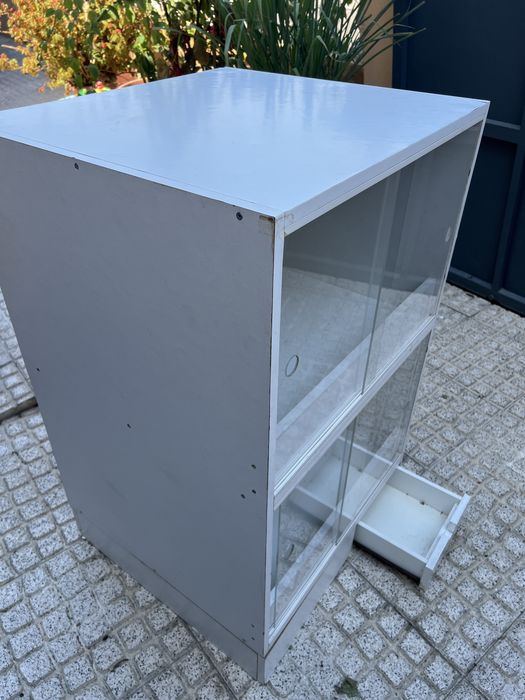 Armario com vitrine 655x600x1017