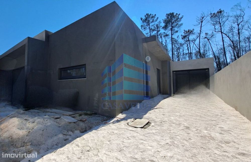 Moradia Térrea T3 + 1 em Construção