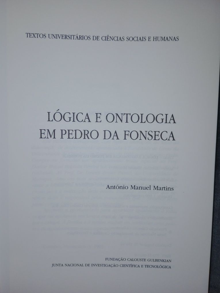 Livro universitário de ciências sociais e humanas