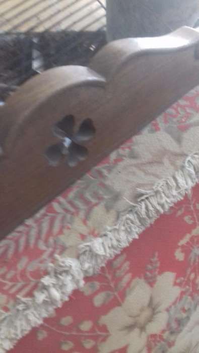 sofa em castanheiro muito lindo