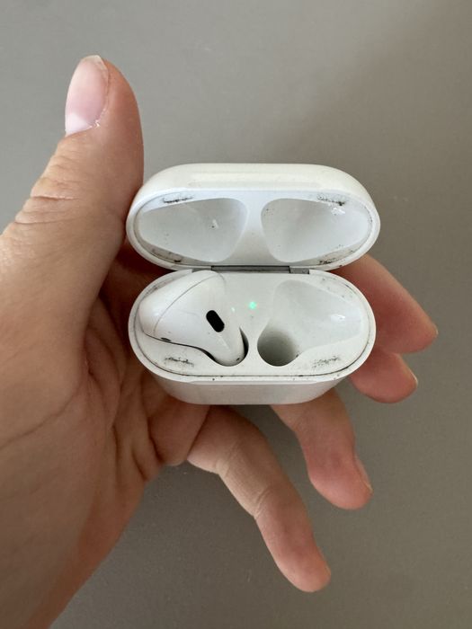 Продам наушники Original Airpods 2 а2031