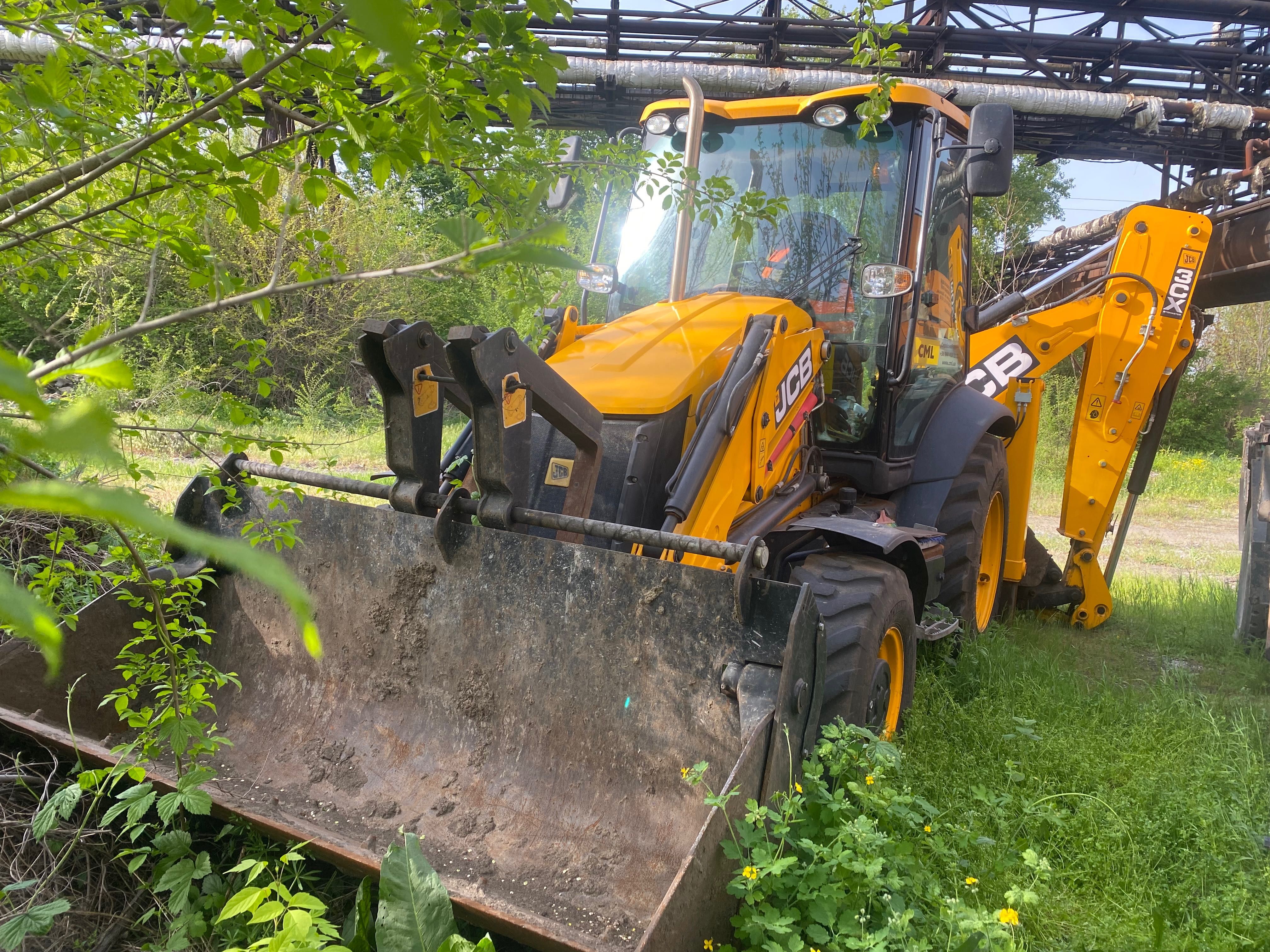 Оренда/ послуги екскаватора – навантажувача JCB 3 СХ + гідромолот