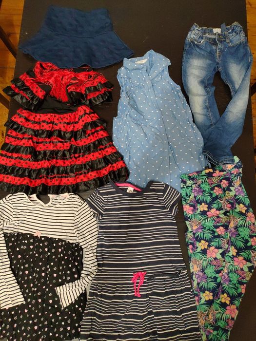 Paka ubrań dla dziewczynki w rozmiarze 110-116 (5-6 lat)