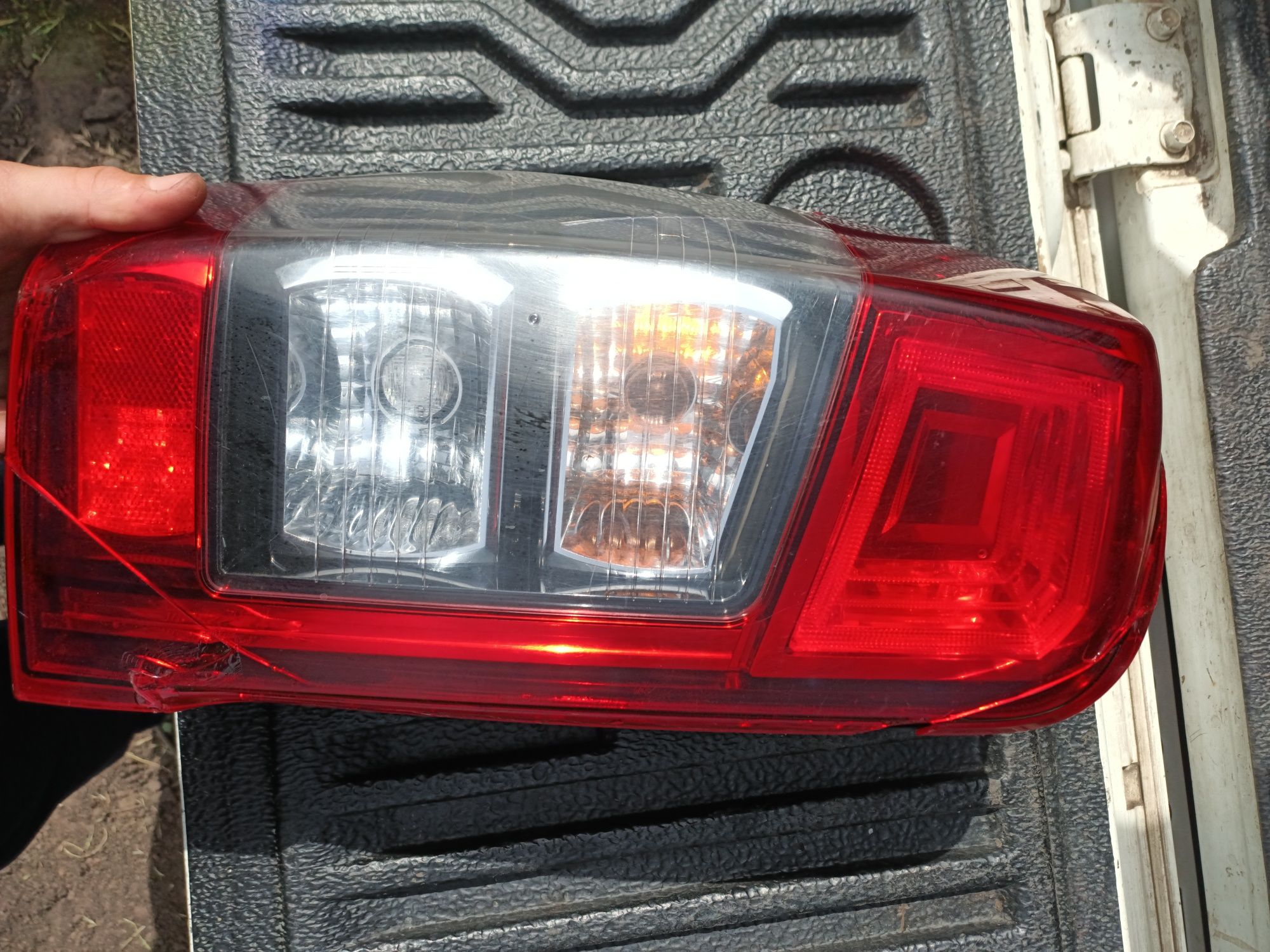 Задній Ліхтар L200