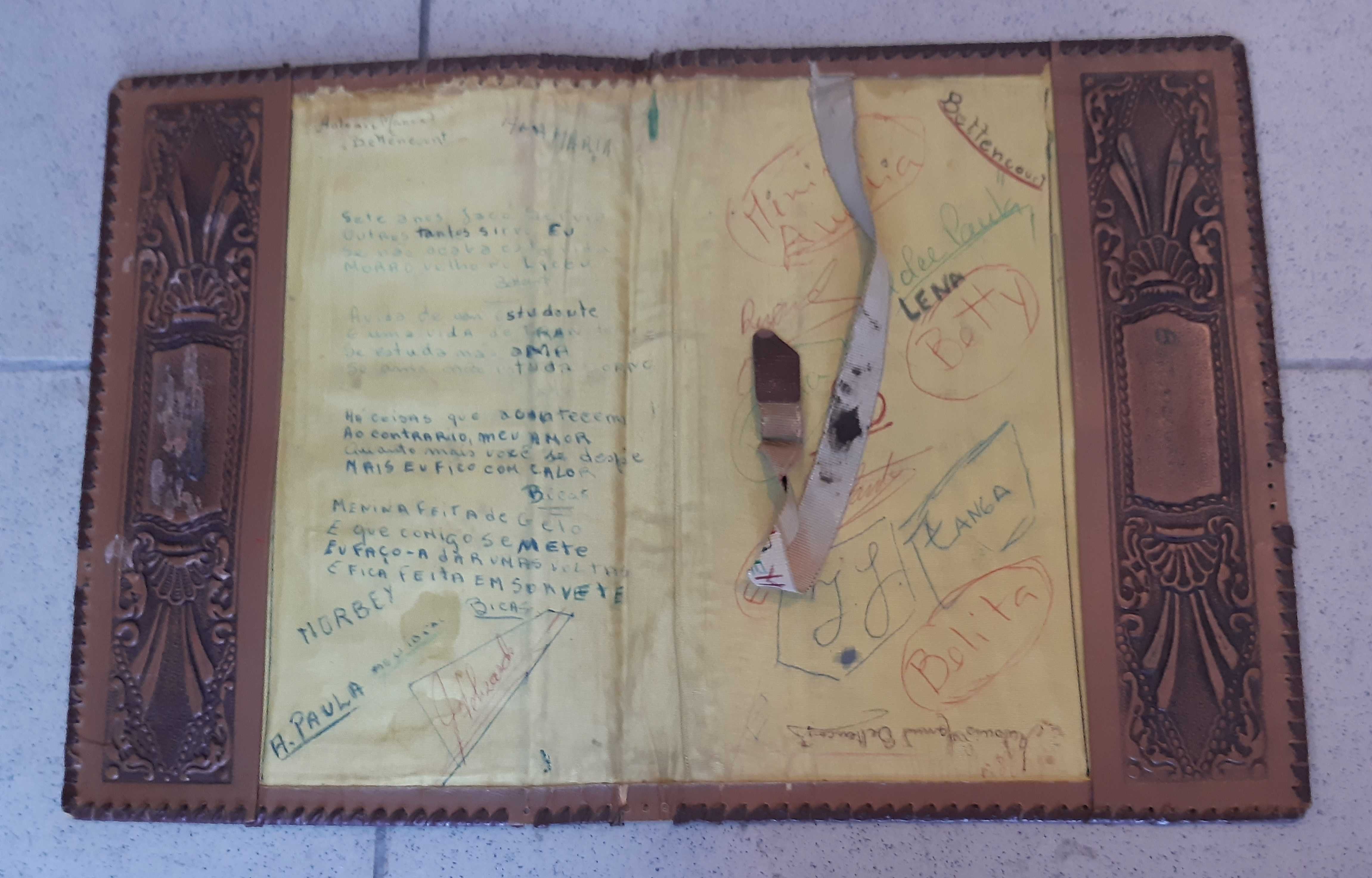 Antiga Capa Escolar em couro