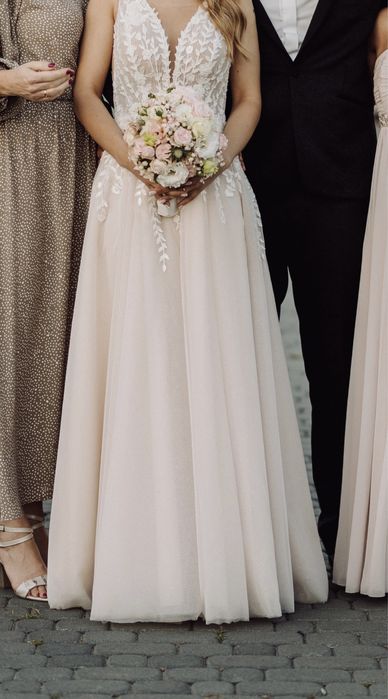 Suknia ślubna kolor brzoskwiniowy