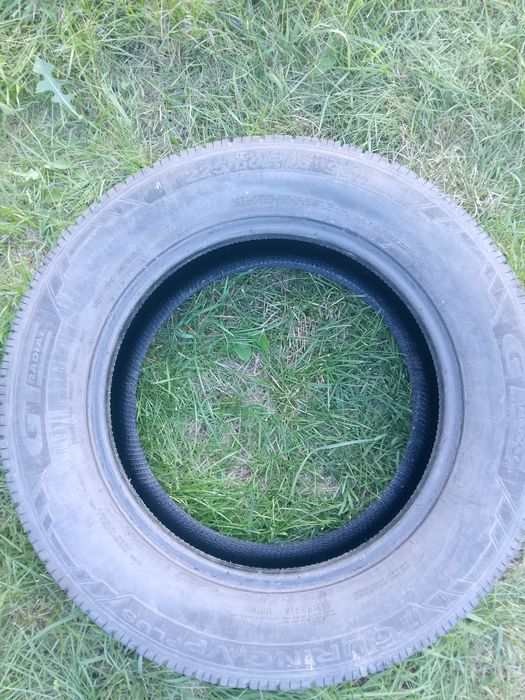 В наявності 1 шіна 225/60 r16 стан задовільний.