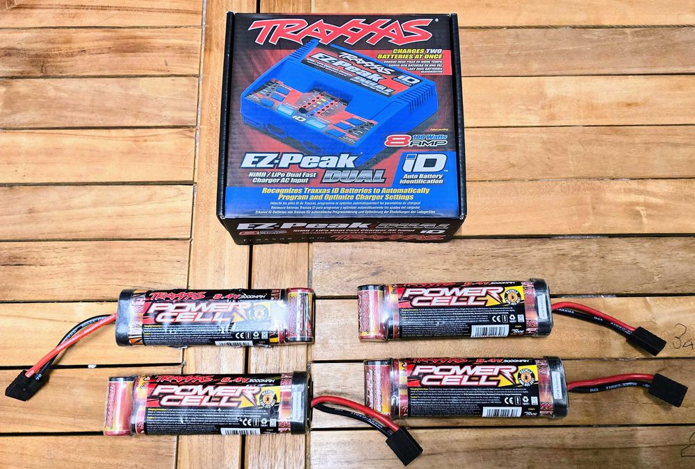 Carregador Traxxas Ez-Peak Dual + 4 baterias 3000 Ni Mha  - como novas