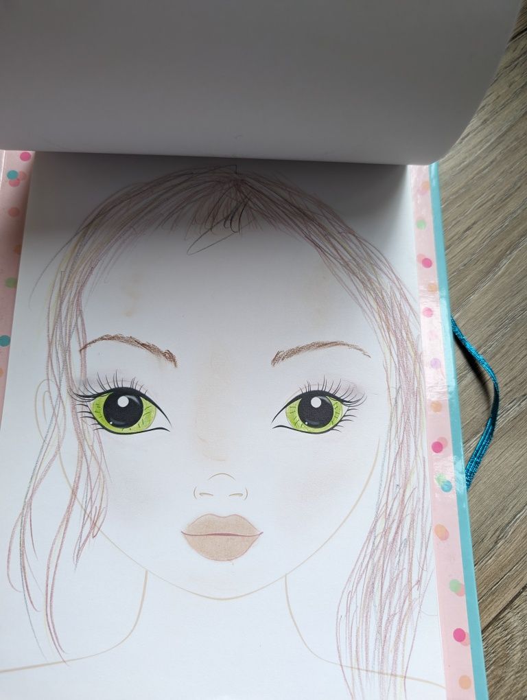 Top Model Make-up Studio  ksiązka dla dziewczynek