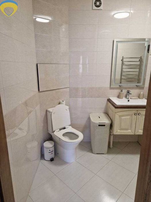 Продам 2 кімнатну кв-ру на вул. Сахарова !