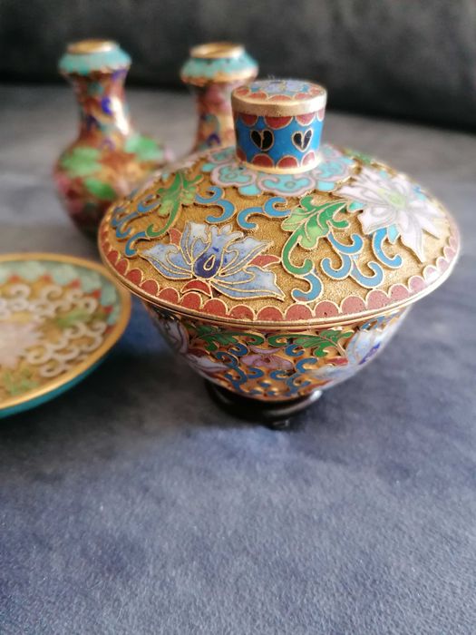 Conjunto de peças em Porcelana Tailandesa