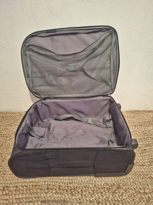 Mala viagem - Troley Delsey preta 
53 x 38 x 20
