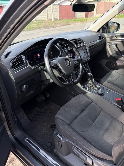 Продаж Volksvagen Tiguan 2.0 TSI AT ( 220 к.с.)  4Motion Торг