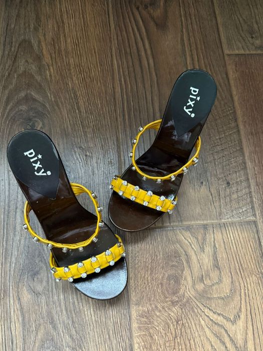 Сабо літні і яскраві.