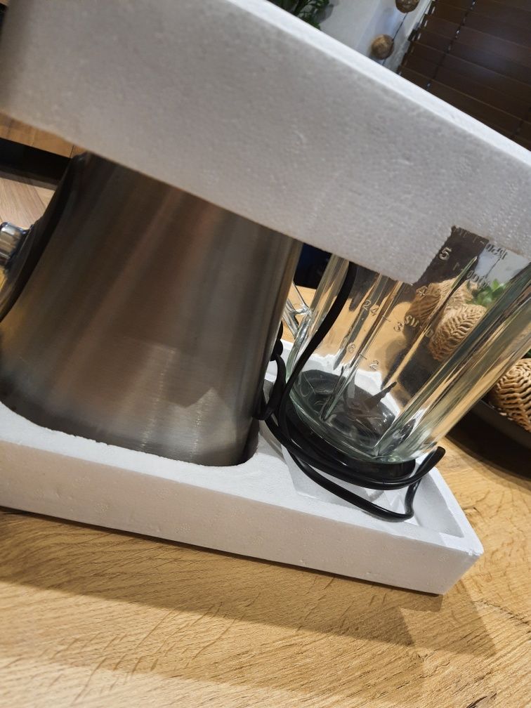 Blender kielichowy Raven EBK003 700 W