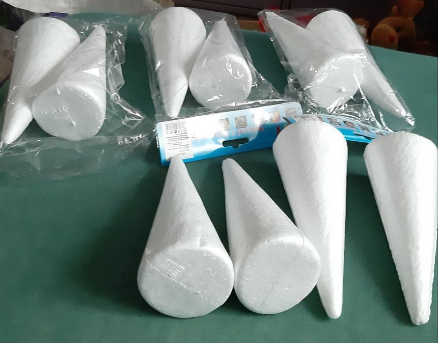 Stożki styropianowe do tworzenia dekoracji 20 cm