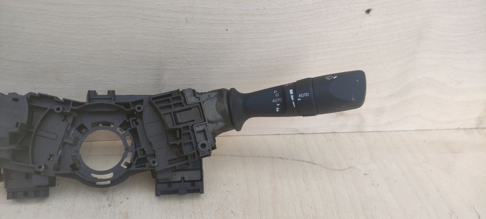 Manetka przełącznik zespolony świateł wycieraczek toyota corolla e16