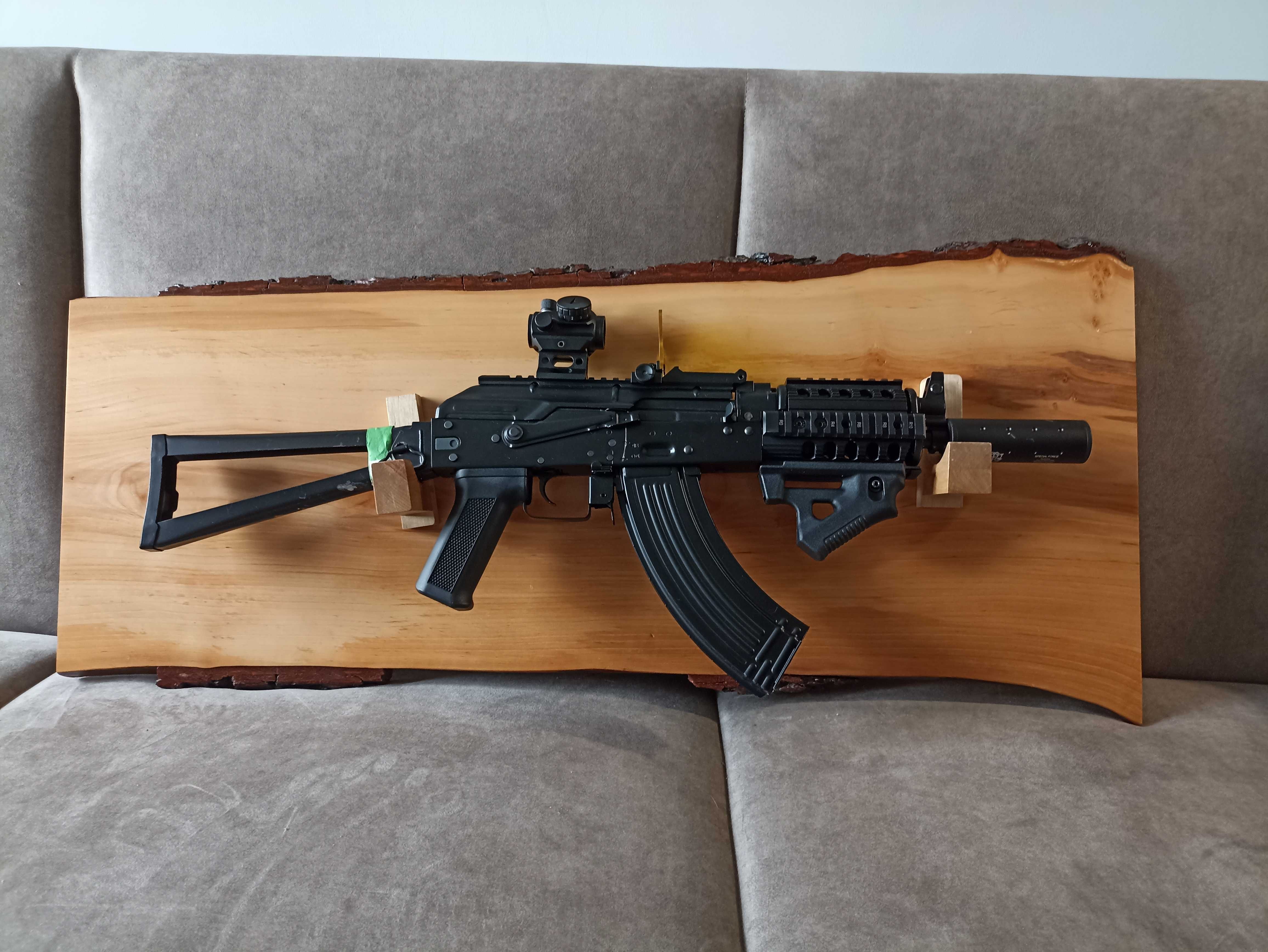 Stojak wieszak na replikę M4/AK