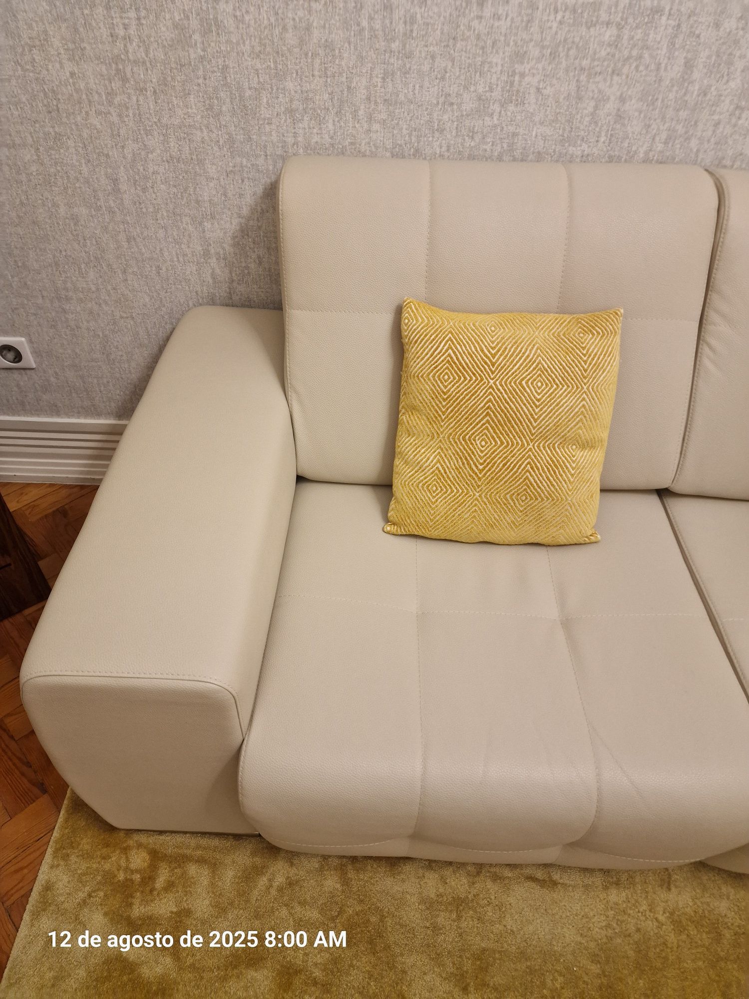 Sofá de 2.80 metros em pele com chaise longue